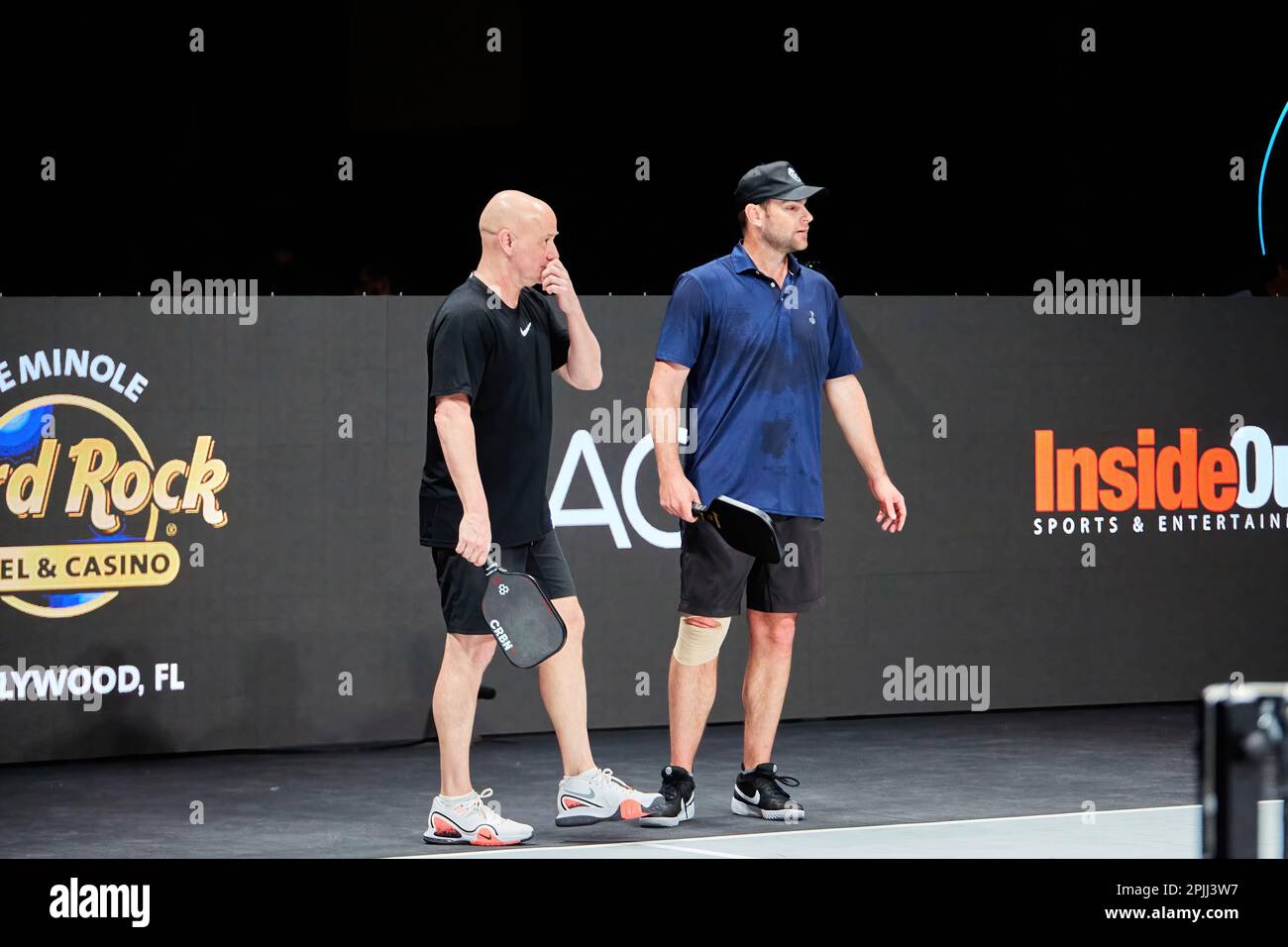 Hollywood, Florida, USA. 2. April 2023: Tennislegenden Andre Agassi, John McEnroe, Andy Roddick und Michael Chang während des Spiels in Pickleball Stockfoto
