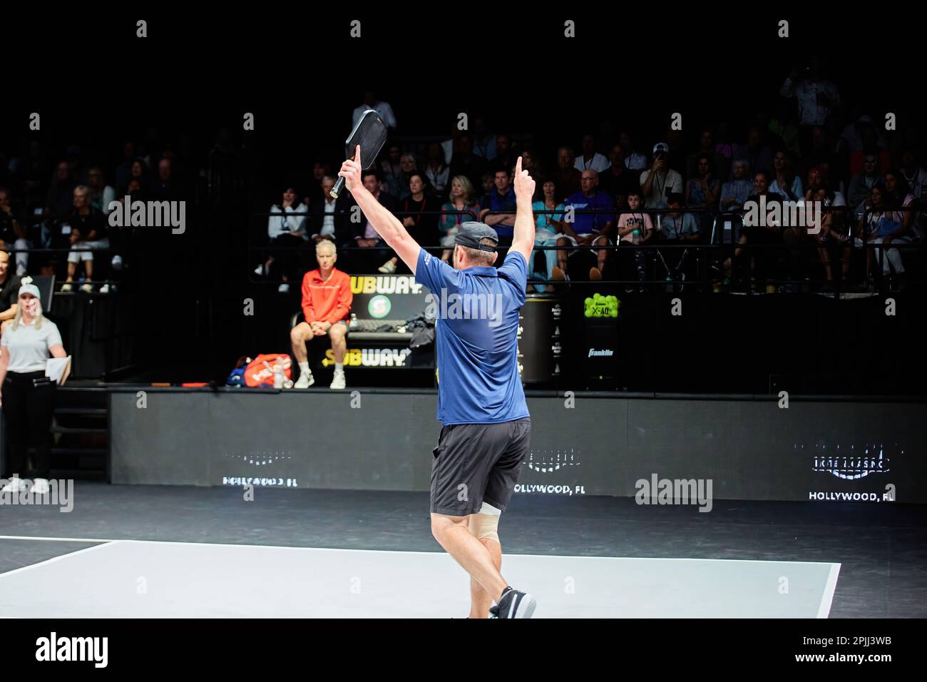Hollywood, Florida, USA. 2. April 2023: Tennislegenden Andre Agassi, John McEnroe, Andy Roddick und Michael Chang während des Spiels in Pickleball Stockfoto