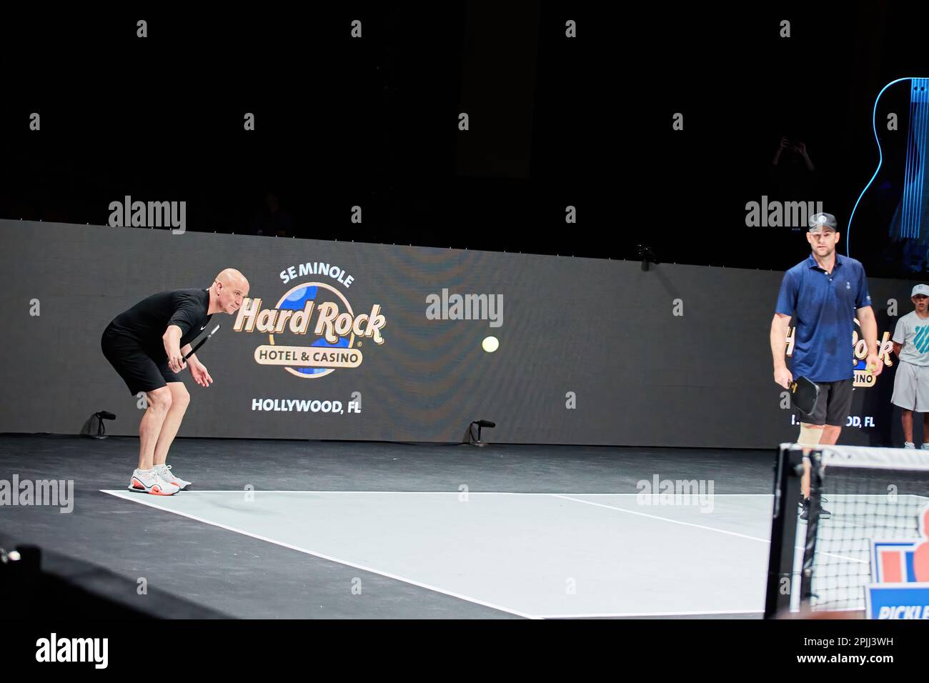 Hollywood, Florida, USA. 2. April 2023: Tennislegenden Andre Agassi, John McEnroe, Andy Roddick und Michael Chang während des Spiels in Pickleball Stockfoto