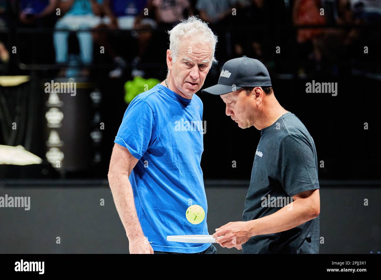 Hollywood, Florida, USA. 2. April 2023: Tennislegenden Andre Agassi, John McEnroe, Andy Roddick und Michael Chang während des Spiels in Pickleball Stockfoto