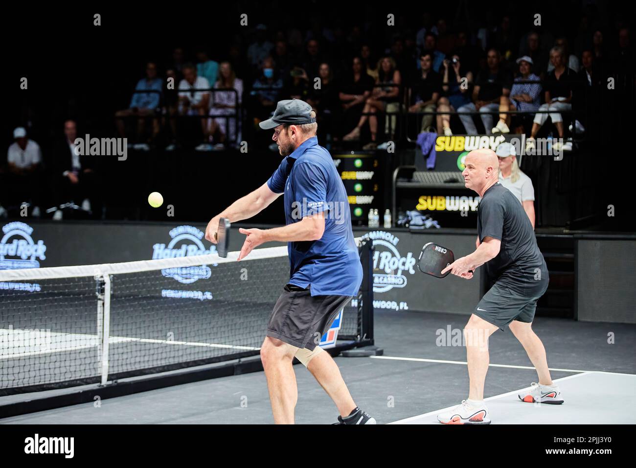 Hollywood, Florida, USA. 2. April 2023: Tennislegenden Andre Agassi, John McEnroe, Andy Roddick und Michael Chang während des Spiels in Pickleball Stockfoto