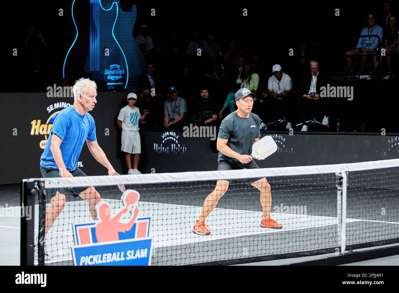 Hollywood, Florida, USA. 2. April 2023: Tennislegenden Andre Agassi, John McEnroe, Andy Roddick und Michael Chang während des Spiels in Pickleball Stockfoto