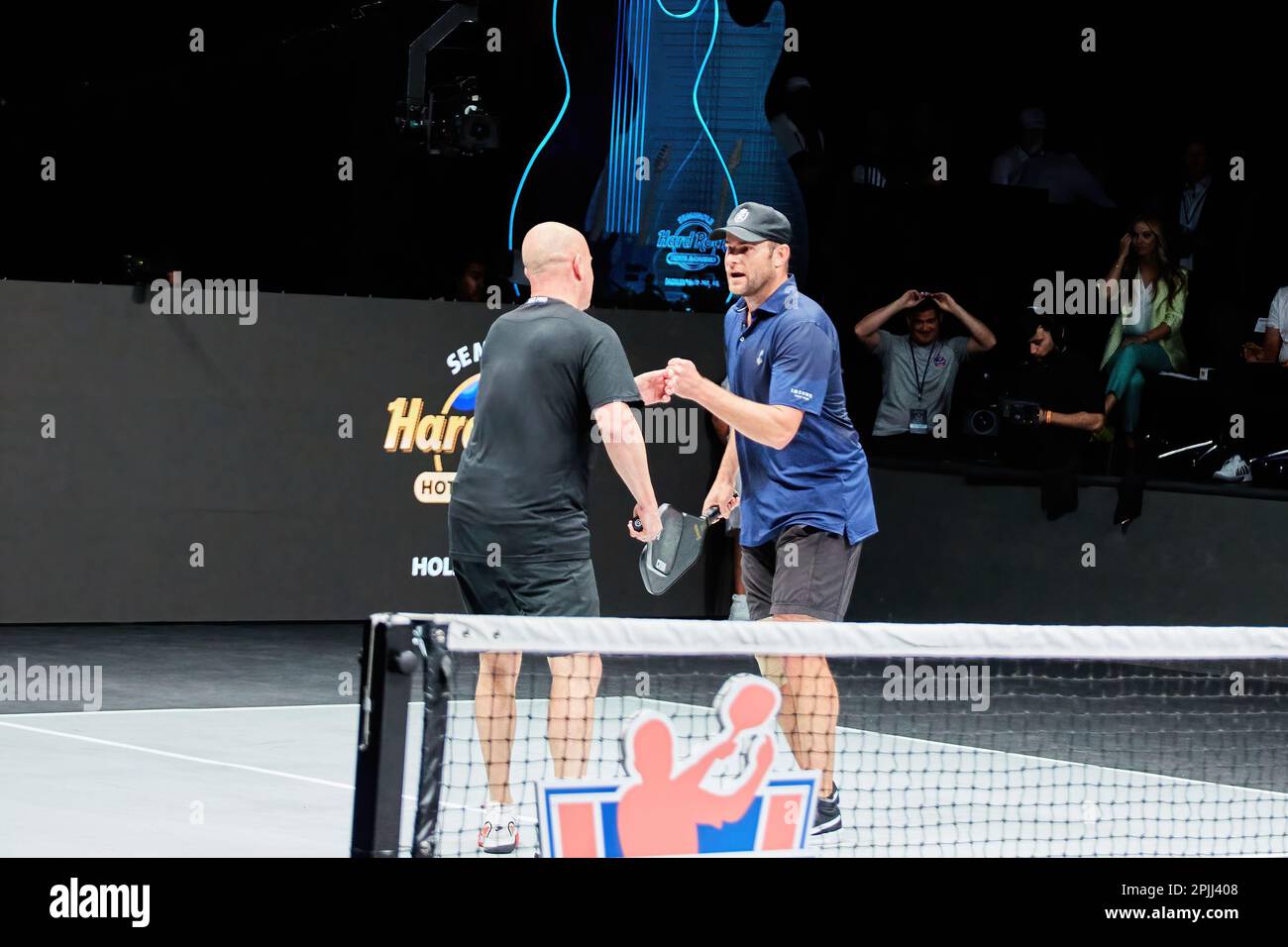 Hollywood, Florida, USA. 2. April 2023: Tennislegenden Andre Agassi, John McEnroe, Andy Roddick und Michael Chang während des Spiels in Pickleball Stockfoto