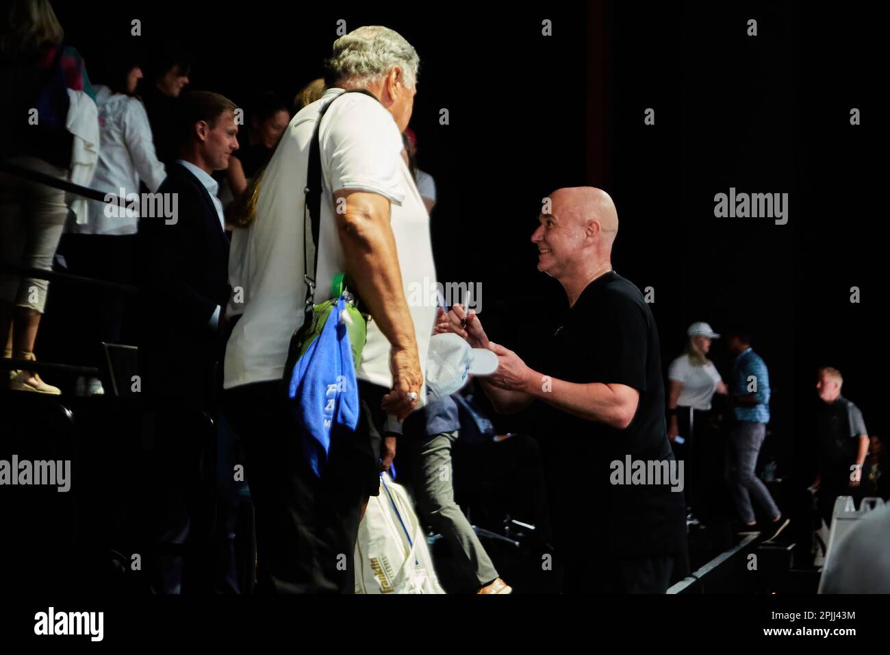Hollywood, Florida, USA. 2. April 2023: Tennislegenden Andre Agassi, John McEnroe, Andy Roddick und Michael Chang während des Spiels in Pickleball Stockfoto