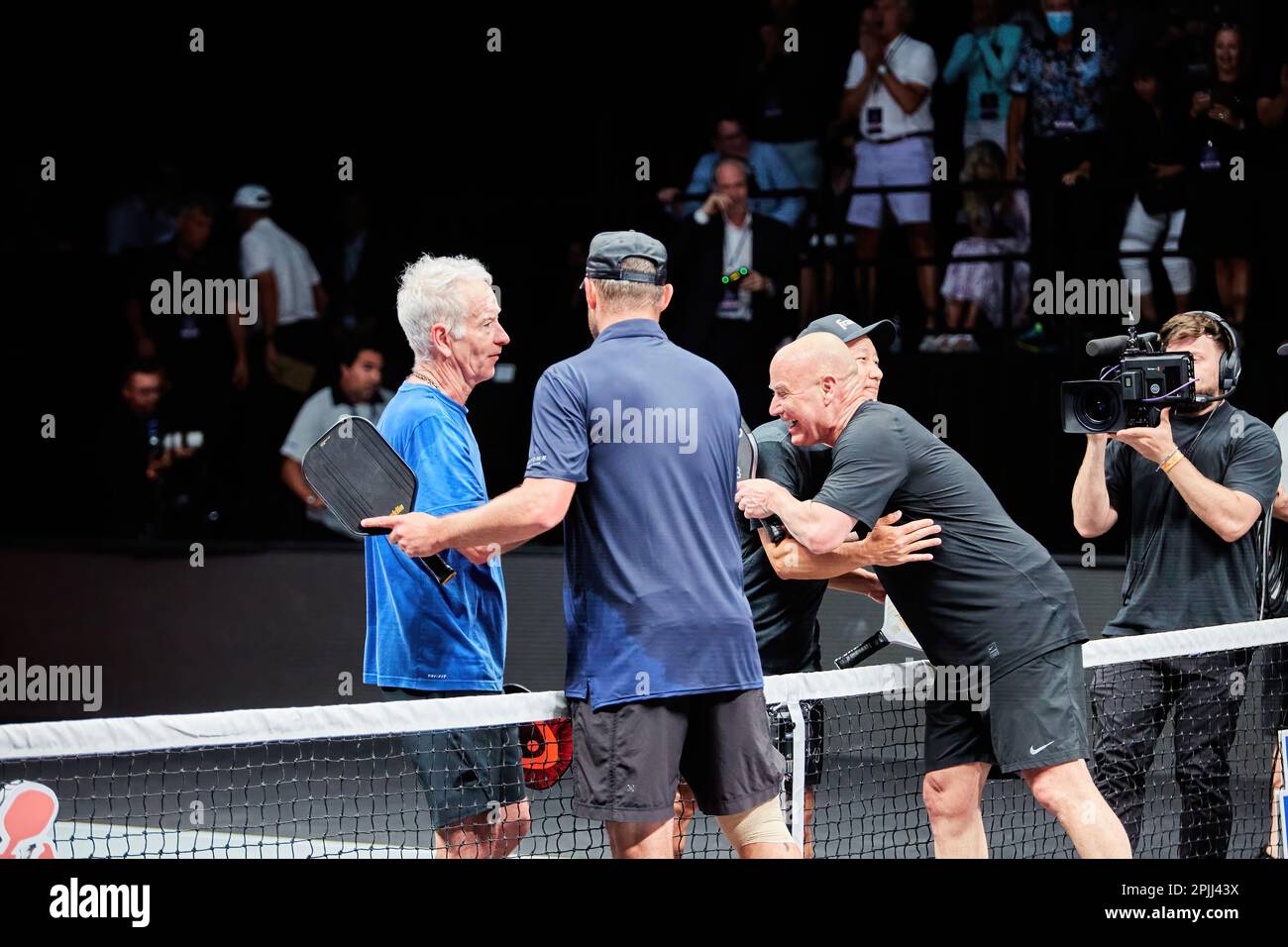 Hollywood, Florida, USA. 2. April 2023: Tennislegenden Andre Agassi, John McEnroe, Andy Roddick und Michael Chang während des Spiels in Pickleball Stockfoto