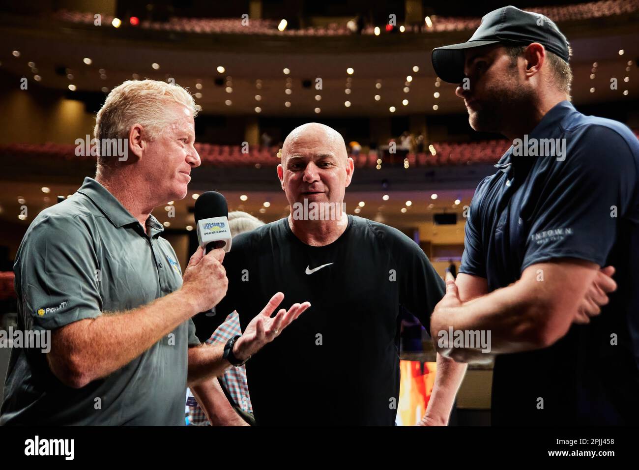Hollywood, Florida, USA. 2. April 2023: Tennislegenden Andre Agassi, John McEnroe, Andy Roddick und Michael Chang während des Spiels in Pickleball Stockfoto