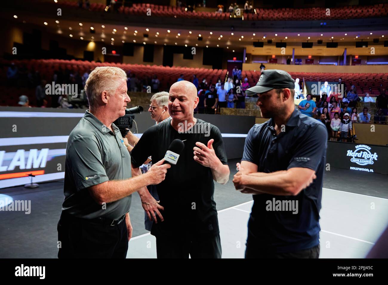 Hollywood, Florida, USA. 2. April 2023: Tennislegenden Andre Agassi, John McEnroe, Andy Roddick und Michael Chang während des Spiels in Pickleball Stockfoto