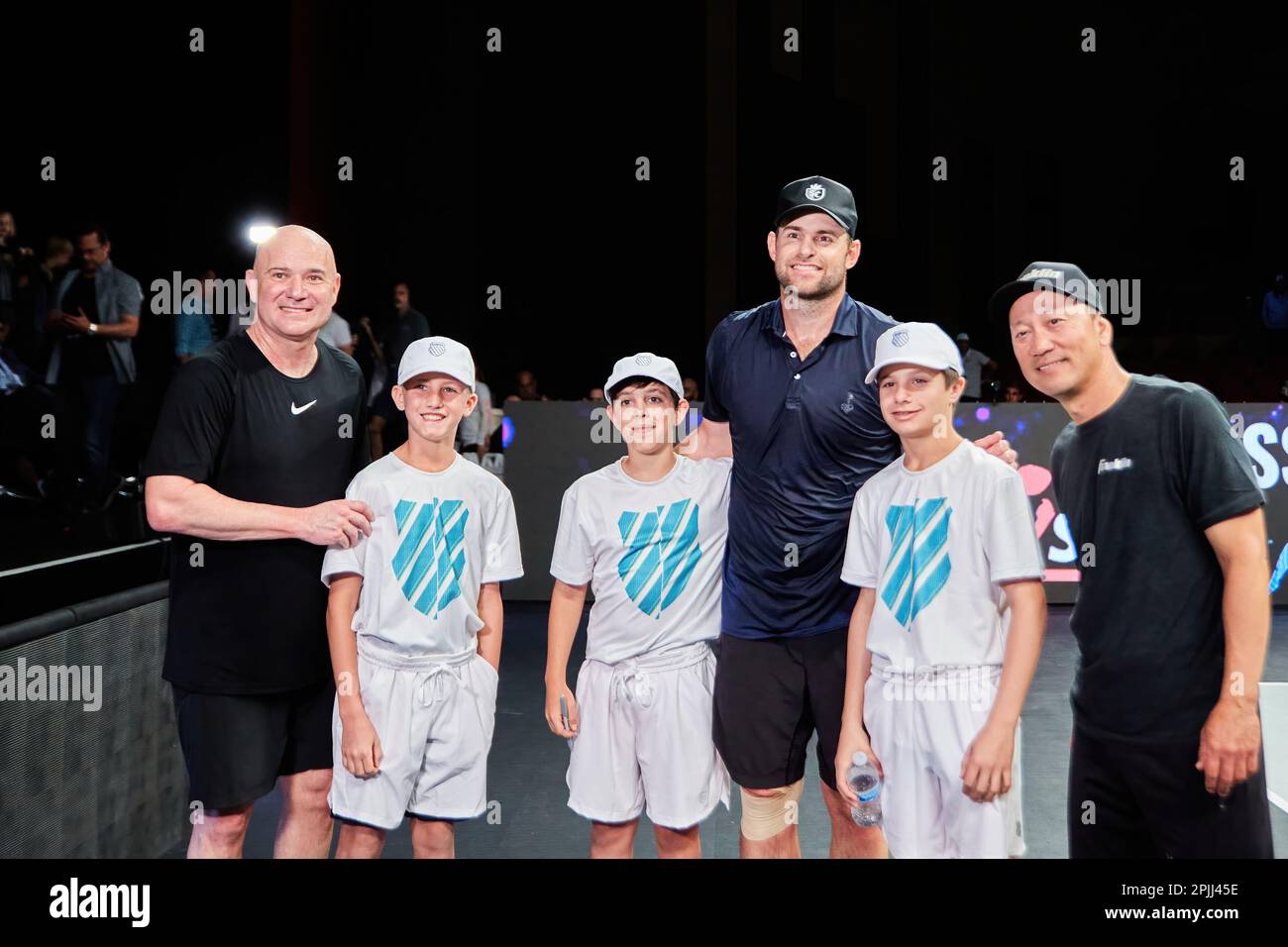 Hollywood, Florida, USA. 2. April 2023: Tennislegenden Andre Agassi, John McEnroe, Andy Roddick und Michael Chang während des Spiels in Pickleball Stockfoto