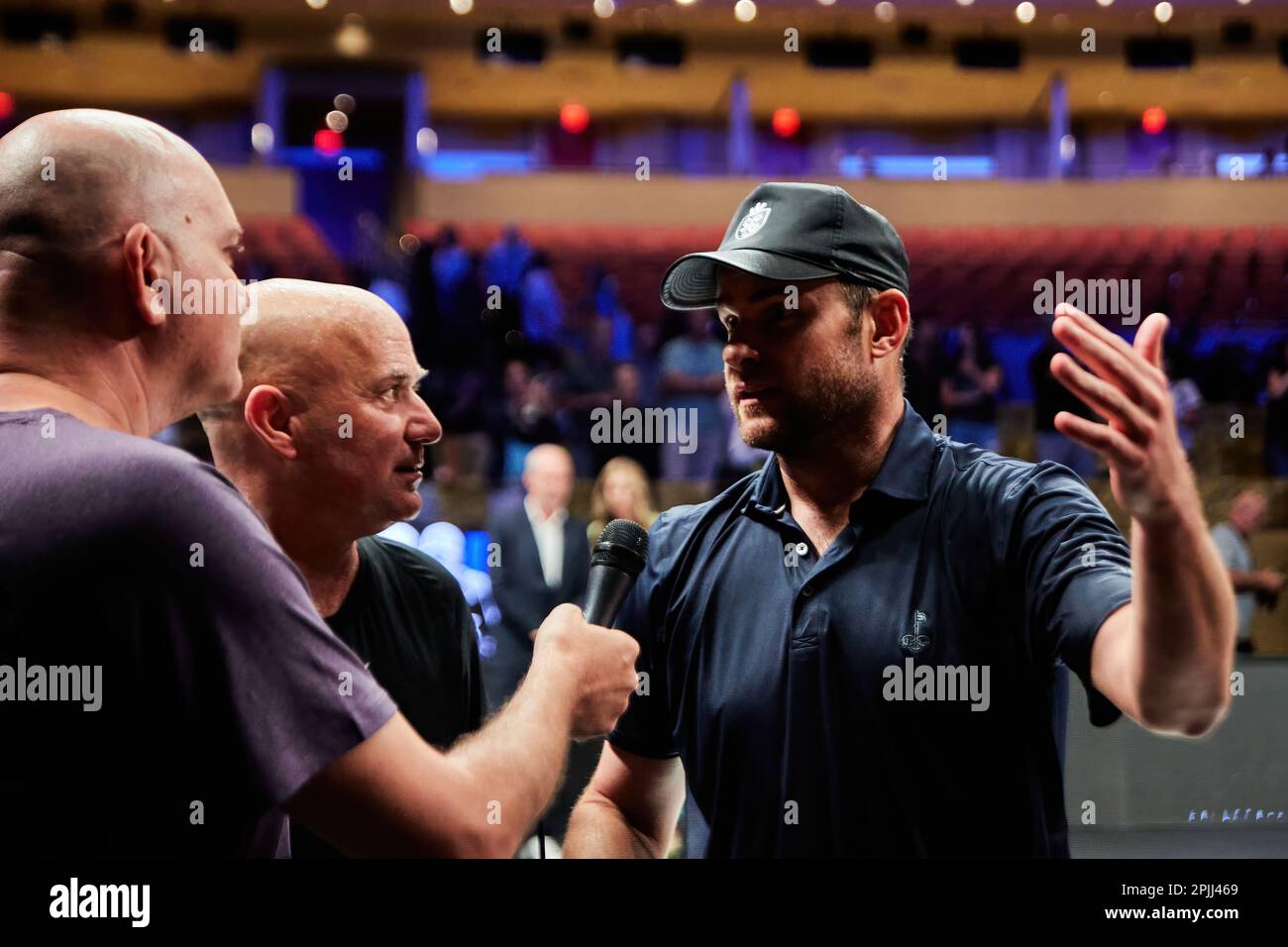 Hollywood, Florida, USA. 2. April 2023: Tennislegenden Andre Agassi, John McEnroe, Andy Roddick und Michael Chang während des Spiels in Pickleball Stockfoto