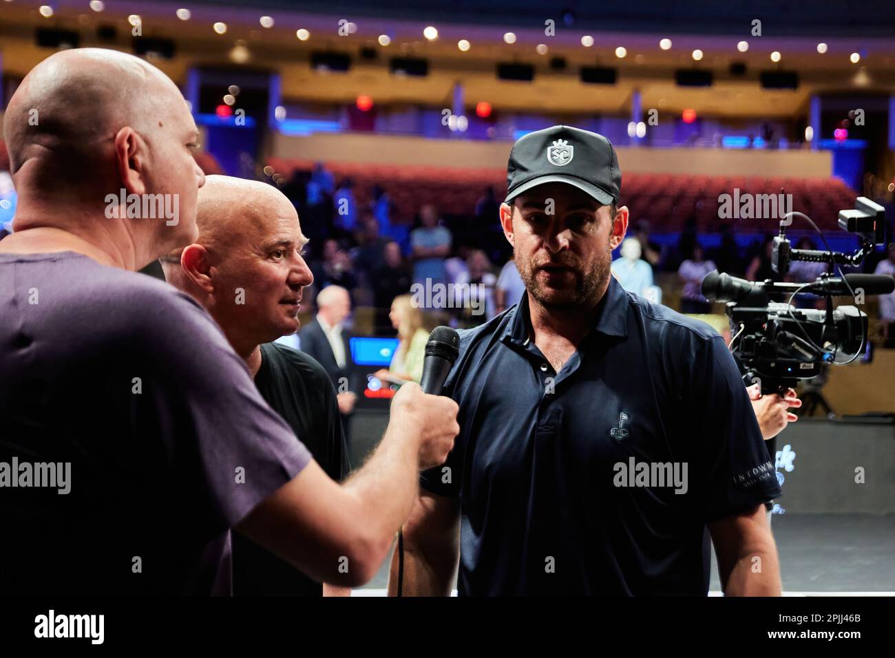 Hollywood, Florida, USA. 2. April 2023: Tennislegenden Andre Agassi, John McEnroe, Andy Roddick und Michael Chang während des Spiels in Pickleball Stockfoto
