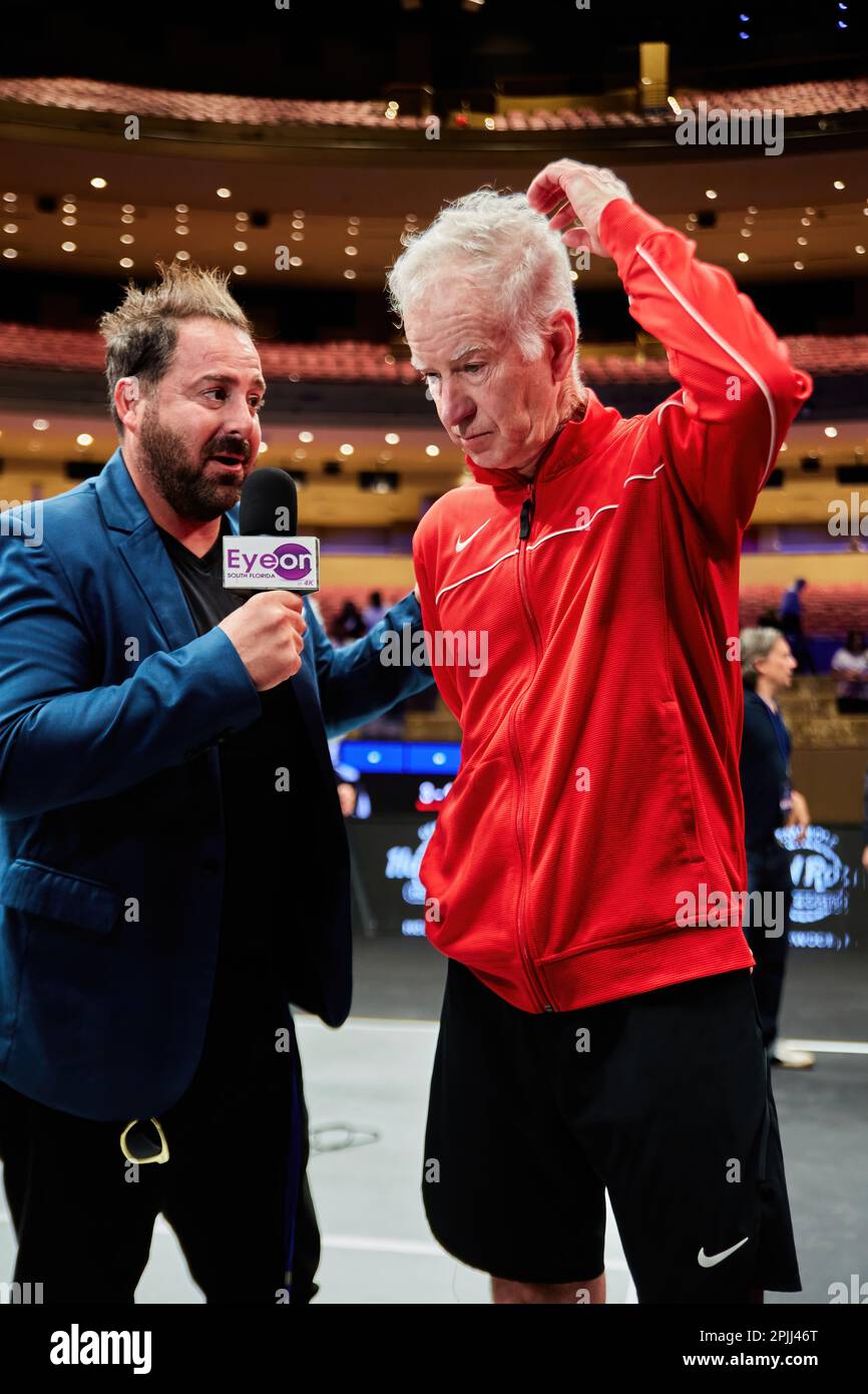 Hollywood, Florida, USA. 2. April 2023: Tennislegenden Andre Agassi, John McEnroe, Andy Roddick und Michael Chang während des Spiels in Pickleball Stockfoto