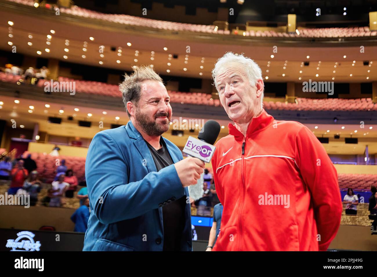 Hollywood, Florida, USA. 2. April 2023: Tennislegenden Andre Agassi, John McEnroe, Andy Roddick und Michael Chang während des Spiels in Pickleball Stockfoto