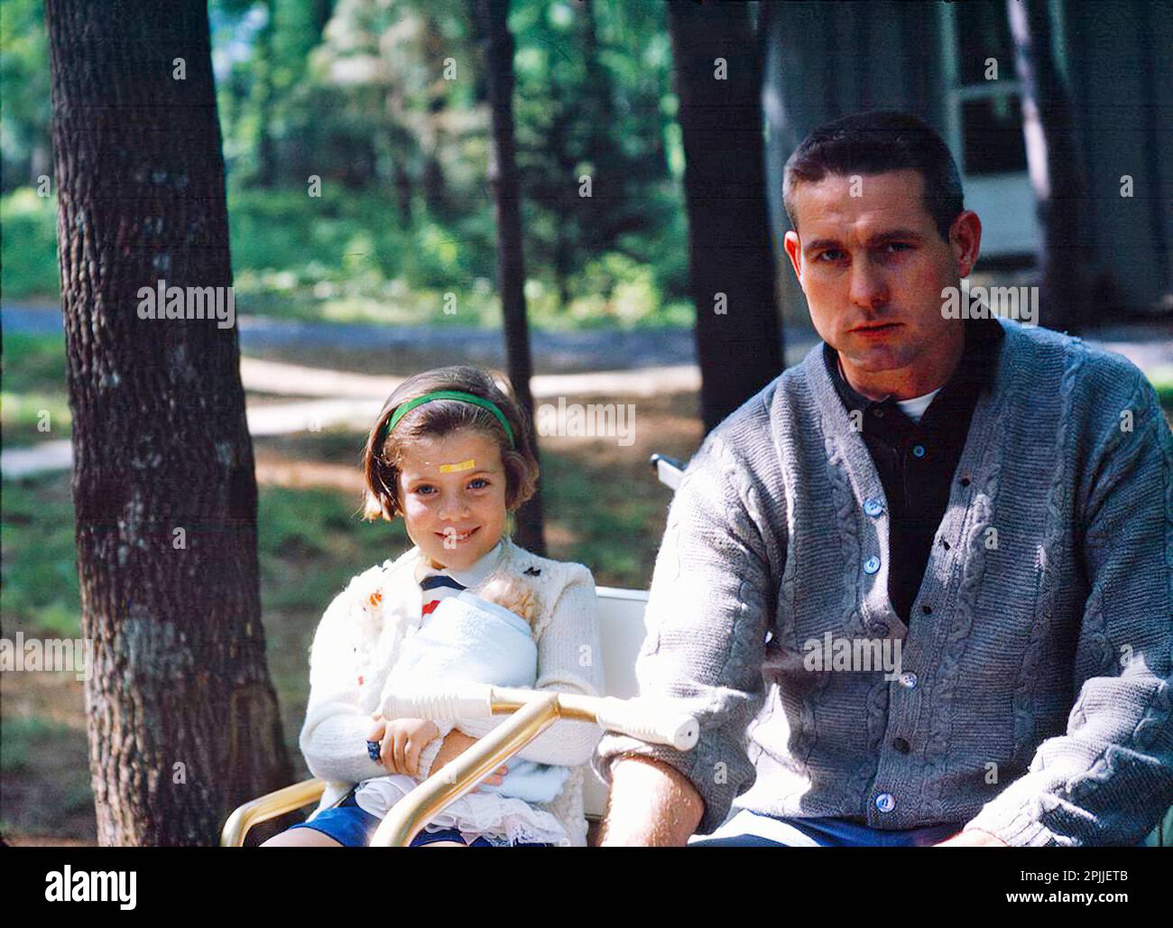 ST-M25-2-63 5. Mai 1963 Caroline Kennedy (CBK) in Camp David. [Schwarze Linien im Negativen.] Bitte schreiben Sie 'Cecil Stoughton. Fotos Vom Weißen Haus. John F. Kennedy Presidential Library and Museum, Boston“ Stockfoto