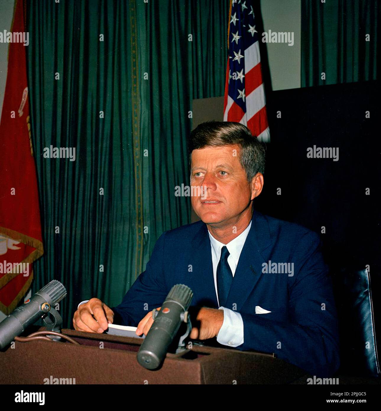 ST-C302-1-63 18. September 1963 Radio & Television Address to the Nation on the Nuclear Test Ban Treaty and the Tax Reduction Bill, 7:00pm. Bitte schreiben Sie 'Cecil Stoughton. Fotos Vom Weißen Haus. John F. Kennedy Presidential Library and Museum, Boston“ Stockfoto