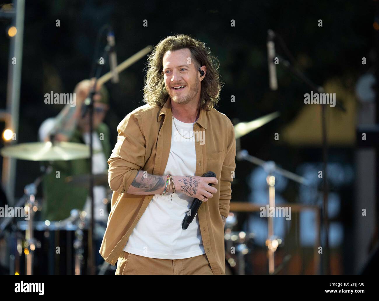 Austin Texas, USA, März 29 2023: Country-Sänger und Songwriter TYLER HUBBARD tritt auf der Bühne auf, während er die Country Music Television (CMT) Awards auf einer Bühne im Freien aufnimmt. 3.000 Musikliebhaber kamen auf der Congress Avenue an, um Hubbard, 36 und andere CMT Country-Stars im Schatten des Texas Capitol zu hören. Kredit: Bob Daemmrich/Alamy Live News Stockfoto