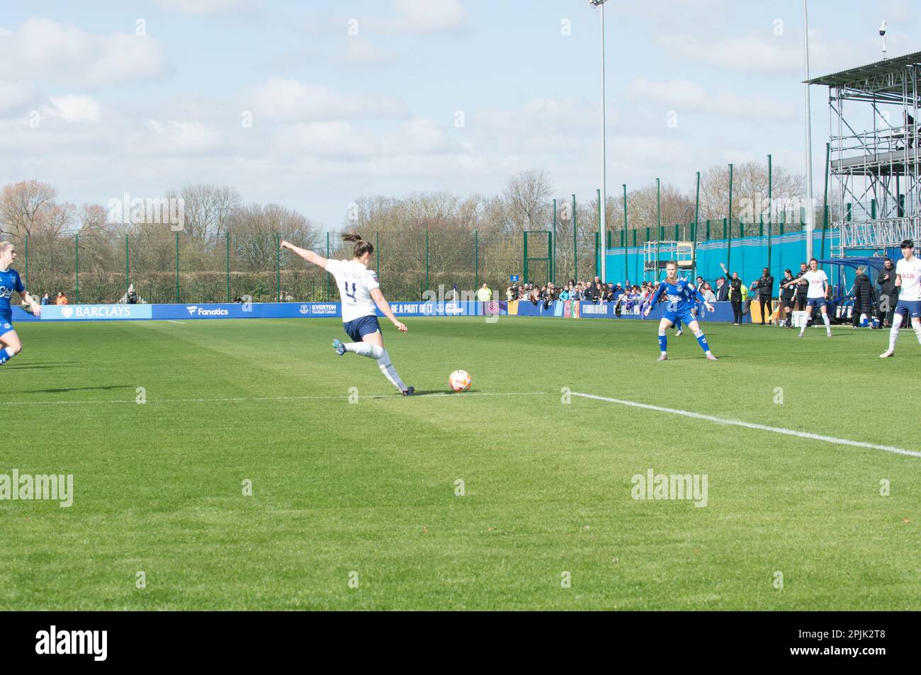 WSL Everton V Tottenham Hotspur im Walton Park Stadium, Liverpool erzielt 2-1 Punkte für Everton (Terry Scott/SPP) Guthaben: SPP Sport Press Photo. Alamy Live News Stockfoto