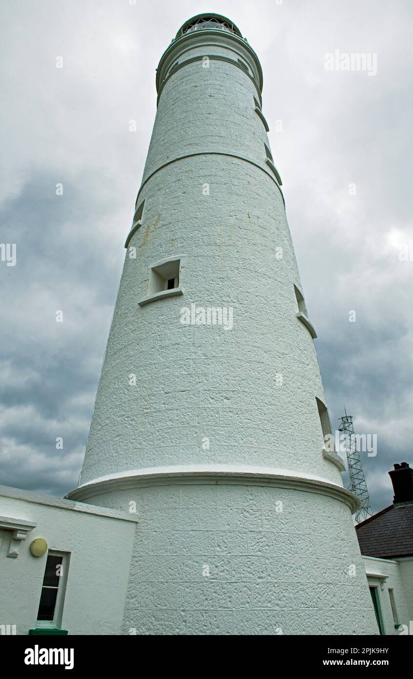 Nash Point, der Leuchtturm an der Glamorgan Heritage Coast, am Nash Point (oder Marcross Beach), der seit 1832 im Besitz des Trinity House ist bzw. von ihm instand gehalten wird Stockfoto