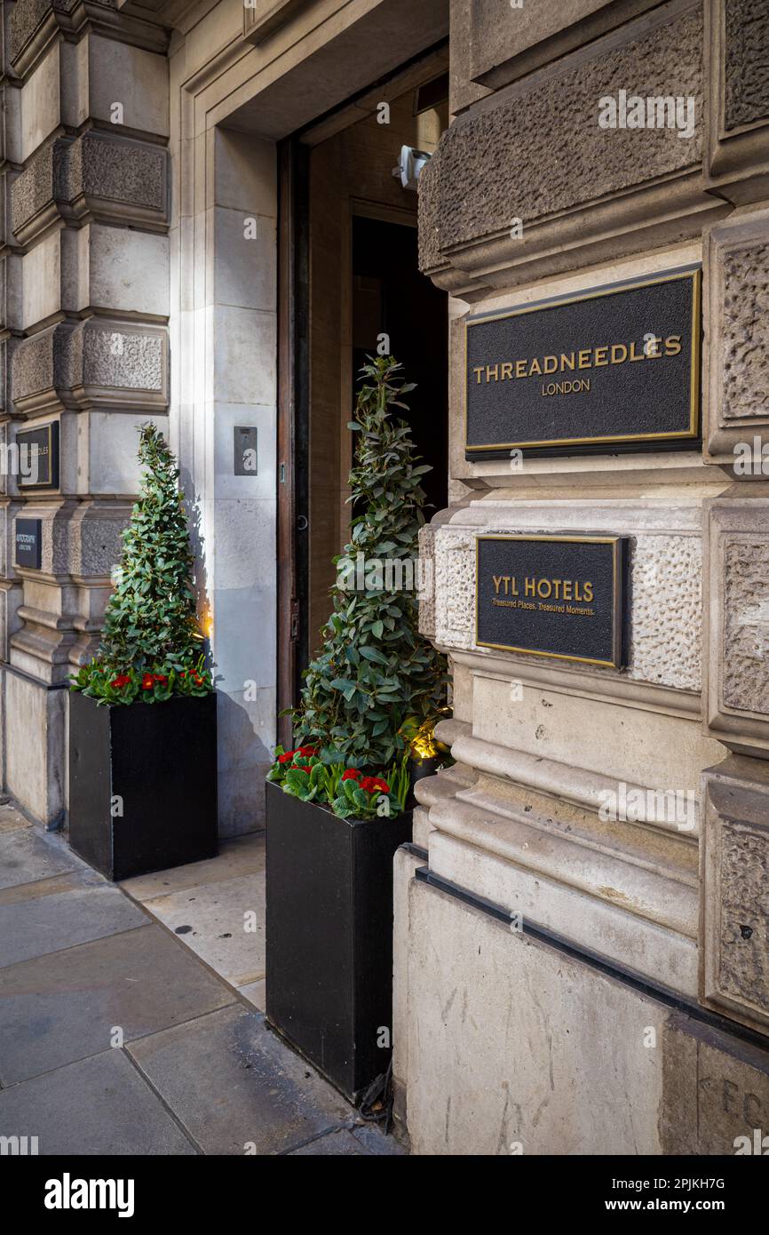 Threadneedles Hotel London - London Threadneedles Hotel in der Threadneedle Street 5 im Finanzviertel der Londoner City. Ehemaliges Hauptsitz der Bank, eröffnet 2002. Stockfoto