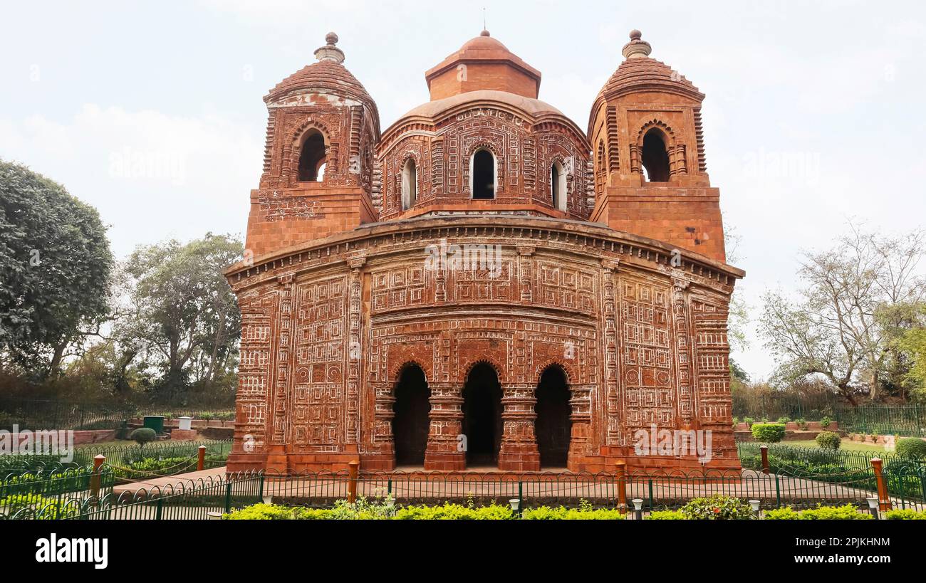 Rückansicht des Sham Rai Tempels, erbaut von König Raghunath Singha im Jahr 1643 v. Chr., Bishnupur, Westbengalen, Indien. Stockfoto