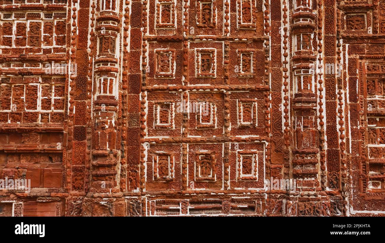 Schnitzereien auf der Tempelmauer des Shyam-Regentempels, des Roten Ziegelsteintempels, Bishnupur, Westbengalen, Indien. Stockfoto