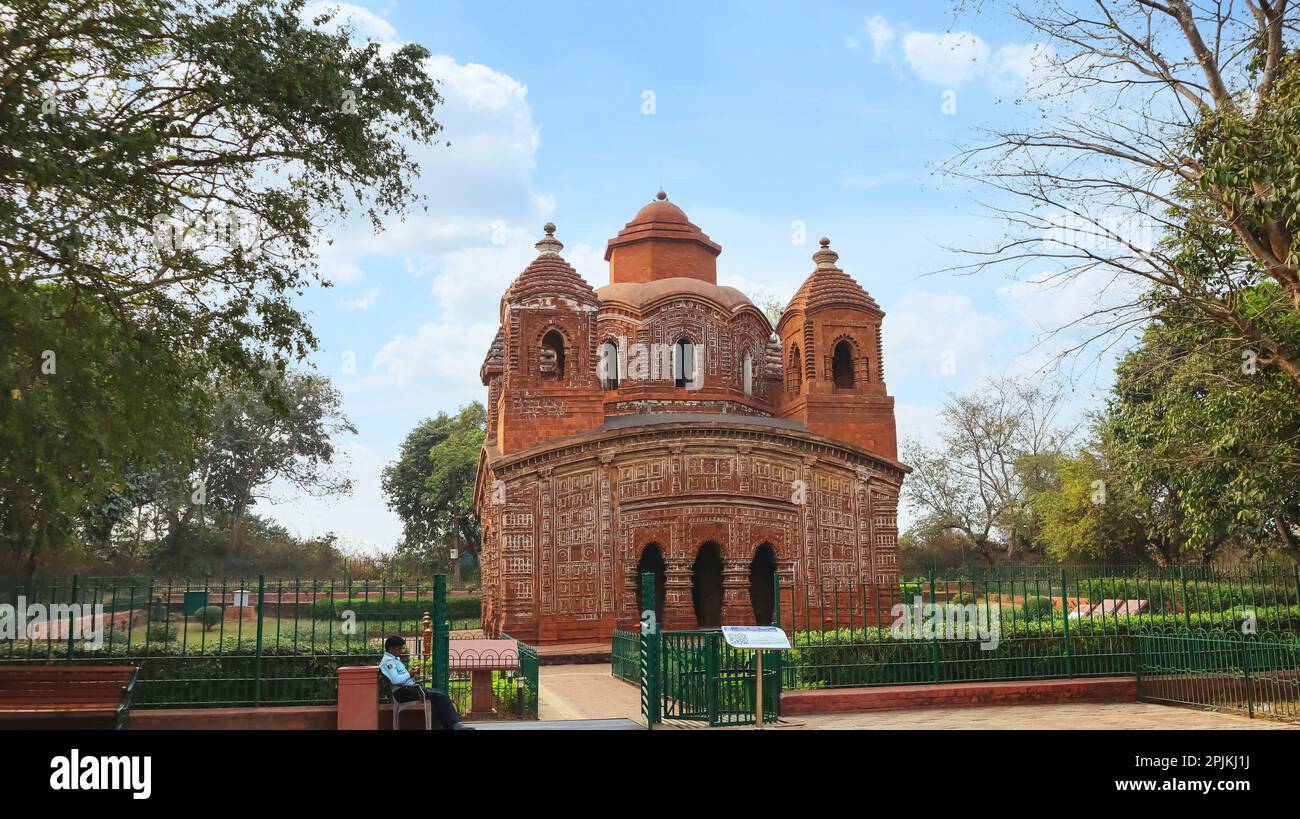 Blick auf den Shyam Rai Tempel von außen auf dem Campus, Bishnupur, Westbengalen, Indien. Stockfoto