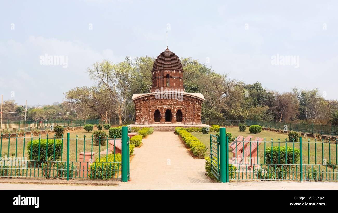 Blick auf den Tempel von Nandalal einer der Tempel der Jor-mandir Gruppe ist einer der sieben Tempel im Ek Ratna-Stil, Bishnupur, Westbengalen, Indien. Stockfoto