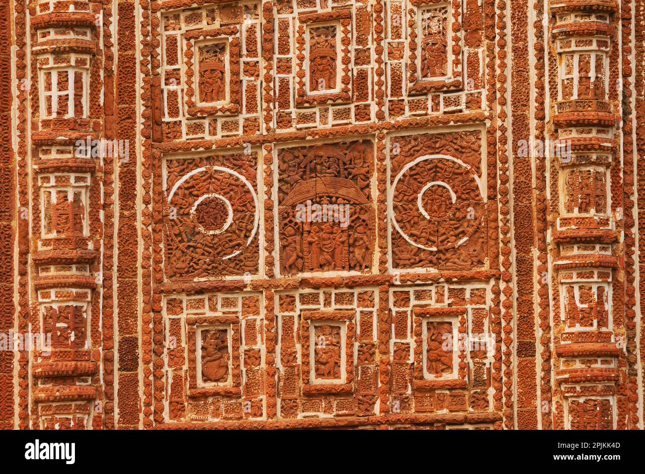 Schnitzereien von Shree Krishna Leela auf dem Pancha Ratna Shyam Rai Tempel, Bishnupur, Westbengalen, Indien. Stockfoto
