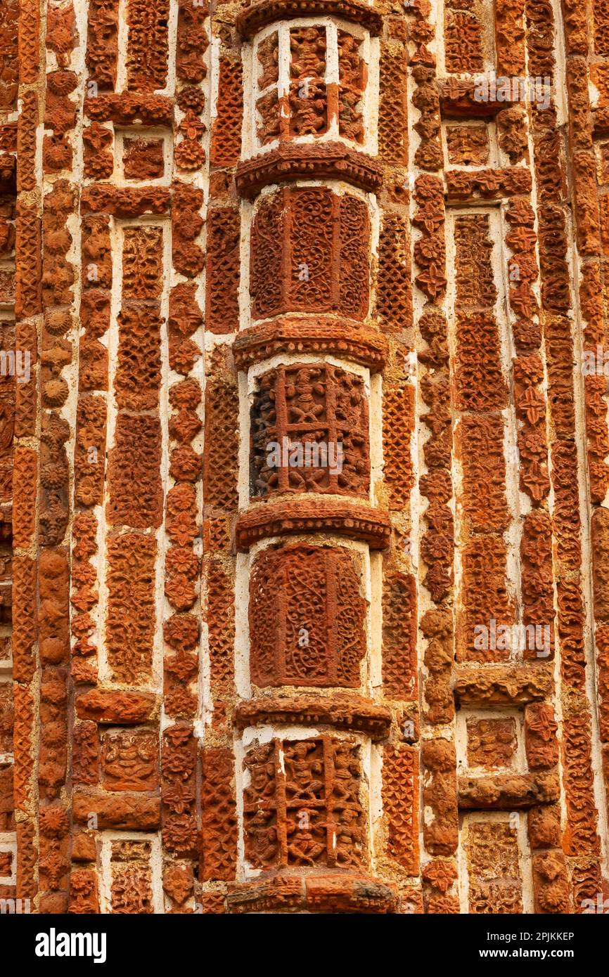 Antike Schnitzereien auf dem Panch Ratna Shyam Rai Tempel, Bishnupur, Westbengalen, Indien. Stockfoto