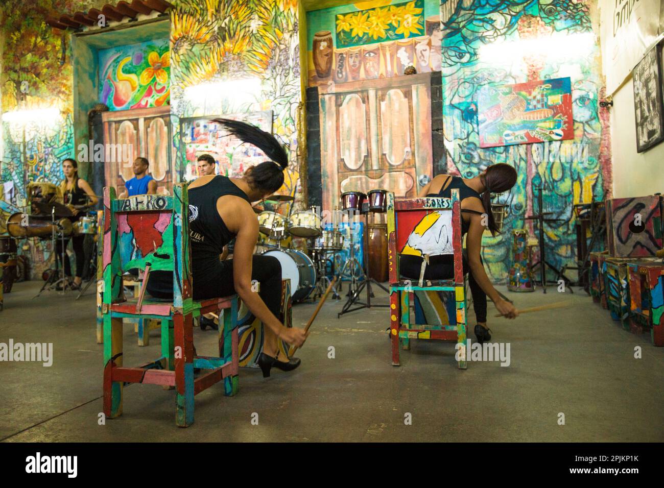 Kuba, Tänzer treten an einer Kunstakademie auf. Stockfoto