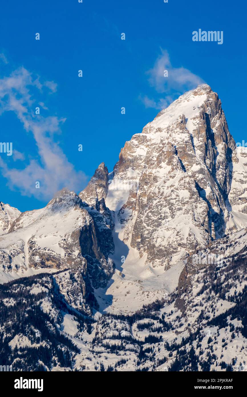 USA, Wyoming, Grand Teton National Park. Grand Teton Peak im Winter. Stockfoto