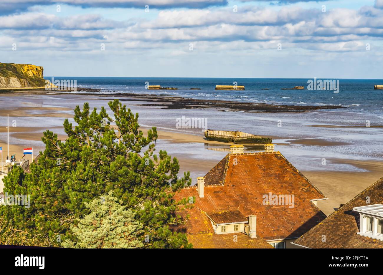 Knstlicher Hafen, Mulberry Harbor, Arromanches-les-Bains, Normandie,  Frankreich. 104.000 Tonnen Militrvorrte sind in sechs Tagen gelandet  Stockfotografie - Alamy