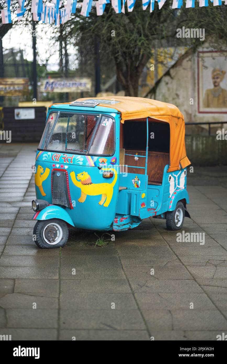 Motorrad Rikscha Tuk-Tuk gebrochen. Stockfoto