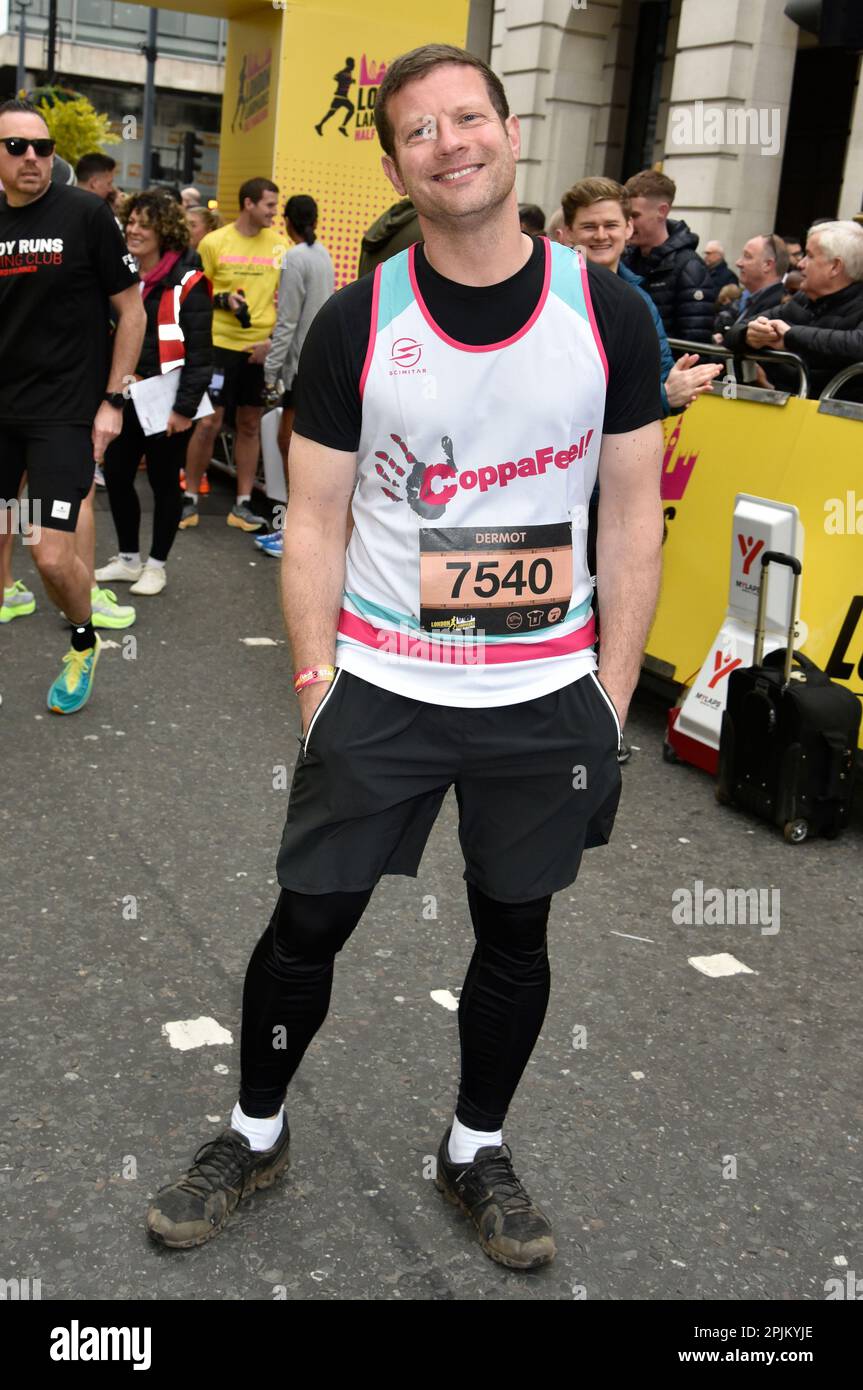 Dermot O'Leary am Anfang des 2023 London Landmarks Half Marathon in Pall Mall East, London. Sue Andrews/Alamy. Stockfoto