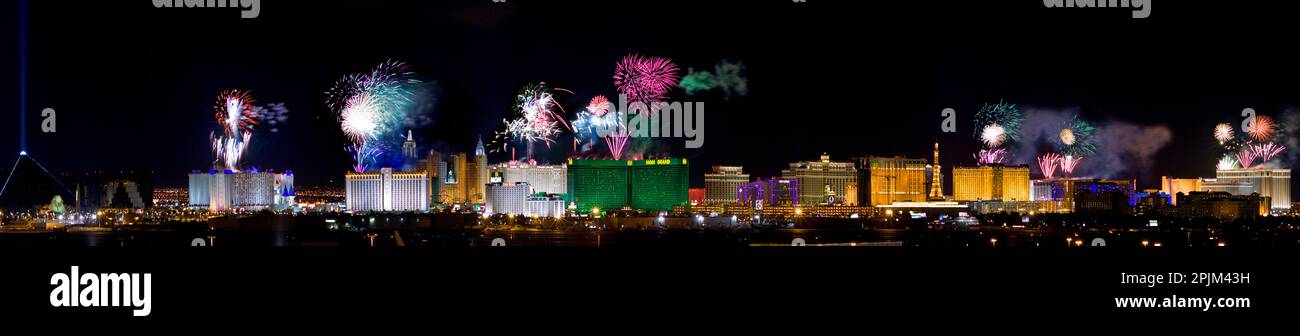 USA, Nevada, Las Vegas. Panoramablick auf die Skyline der Stadt. Stockfoto