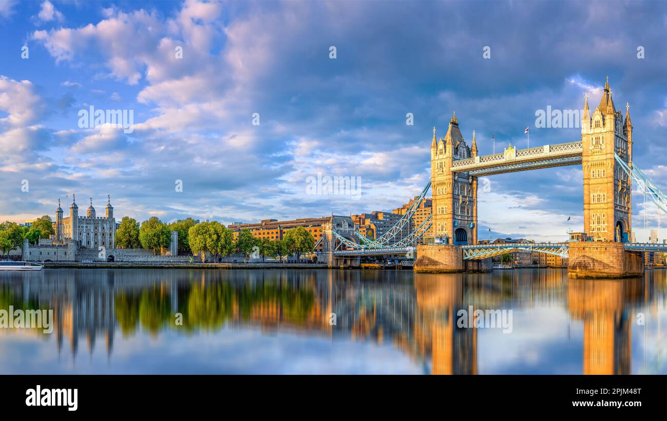Panoramablick auf die berühmte Tower Bridge von london Stockfoto