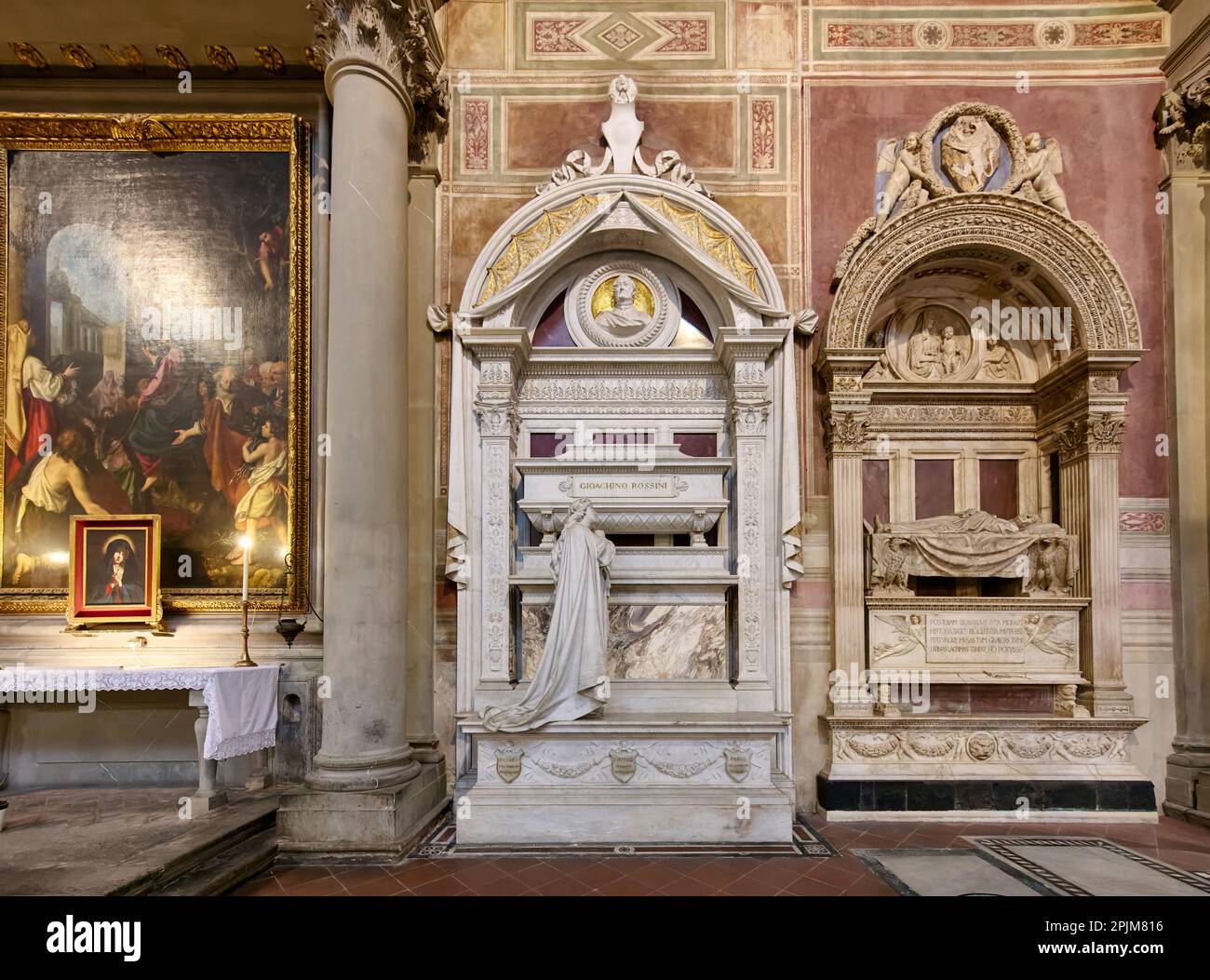 Grab von Gioachino Rossini, Innenaufnahme von Santa Croce, Basilica di Santa Croce di Firenze, Piazza di Santa Croce, Florenz, Toskana, Italien Stockfoto