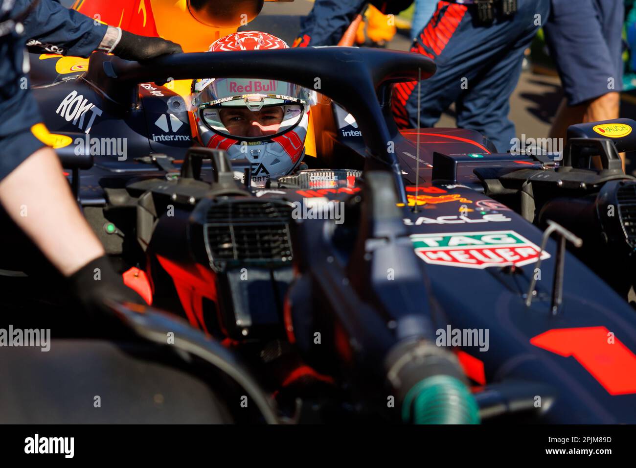 Albert Park, 2. April 2023 Max Verstappen (NED) in seinem Red Bull Racing RB19 auf dem Spielfeld vor dem Start des Rennens. Corleve/Alamy Live News Stockfoto