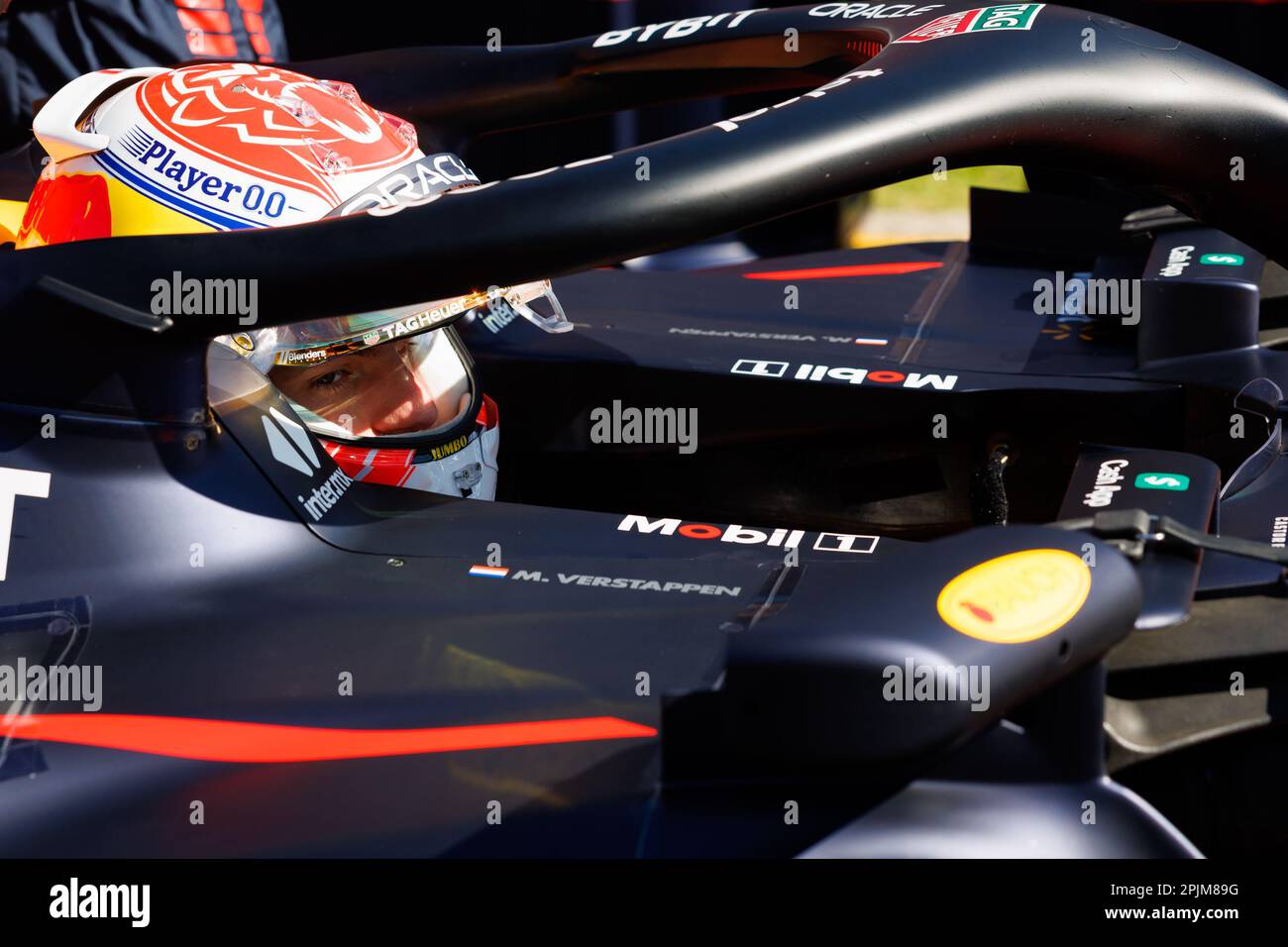 Albert Park, 2. April 2023 Max Verstappen (NED) in seinem Red Bull Racing RB19 auf dem Spielfeld vor dem Start des Rennens. Corleve/Alamy Live News Stockfoto