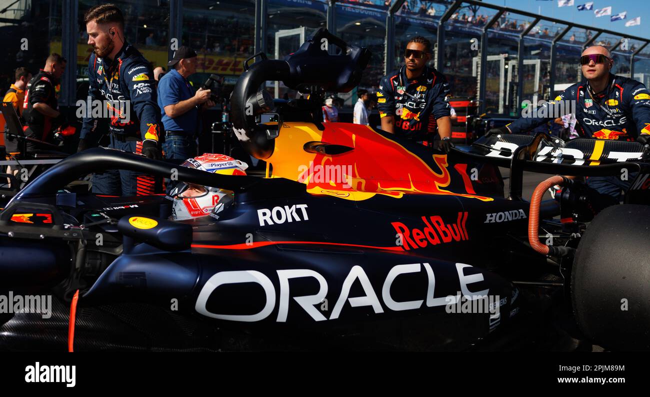 Albert Park, 2. April 2023 Max Verstappen (NED) in seinem Red Bull Racing RB19 auf dem Spielfeld vor dem Start des Rennens. Corleve/Alamy Live News Stockfoto