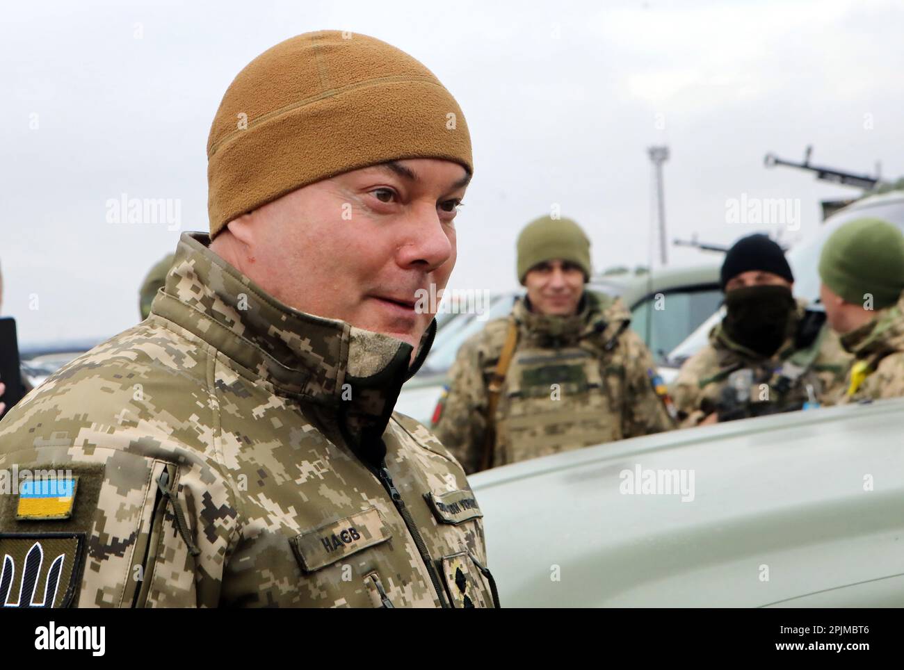 HOSTOMEL, UKRAINE - 1. APRIL 2023 - Kommandeur der Joint Forces Generalleutnant Serhii Naiev nimmt an der Verleihung der 10 Ford F250 und F350 Teil Stockfoto