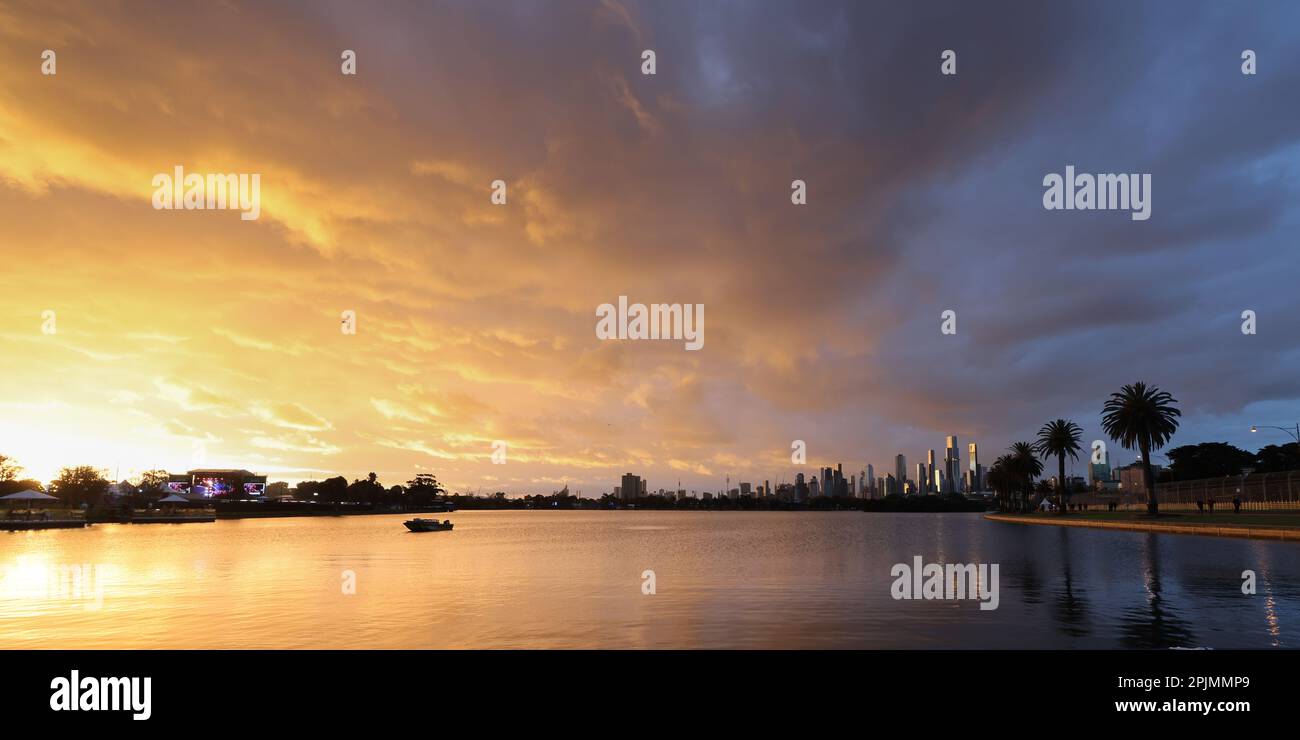 MELBOURNE, AUSTRALIEN - 01. APRIL: Sonnenuntergang beim Grand Prix 2023 der australischen Formel 1 am 1. April 2023 Stockfoto