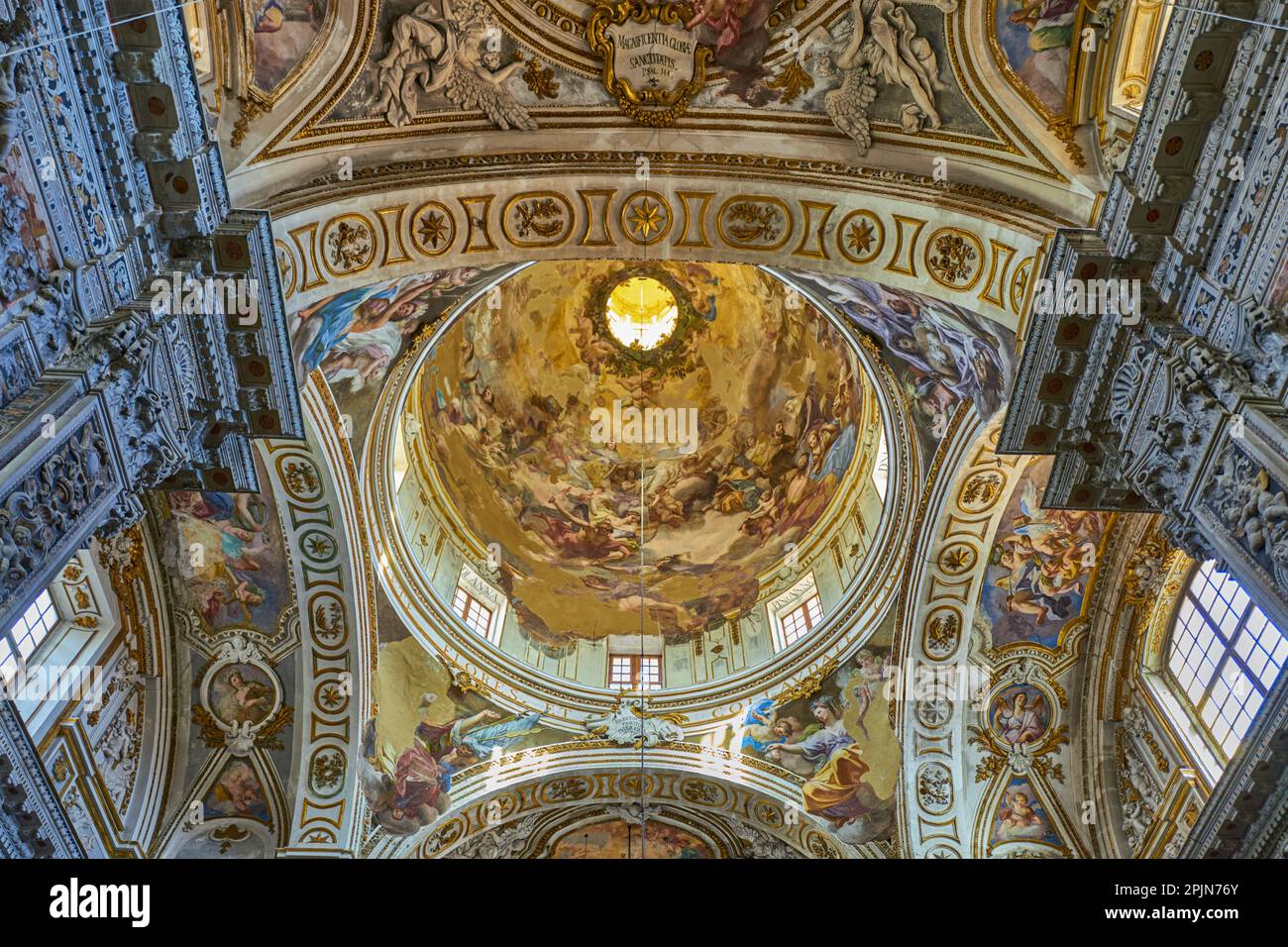 Palermo, Italien - 26. Dezember 2018: Die Fresken und Dekorationen der Kuppel der Kirche Santa Caterina d'Alessandria Stockfoto