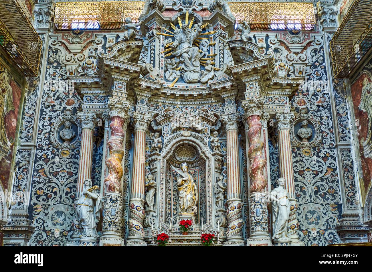 Palermo, Italien - 26. Dezember 2018: Der Altar mit der Statue St. Caterina in der Kirche Santa Caterina d'Alessandria Stockfoto