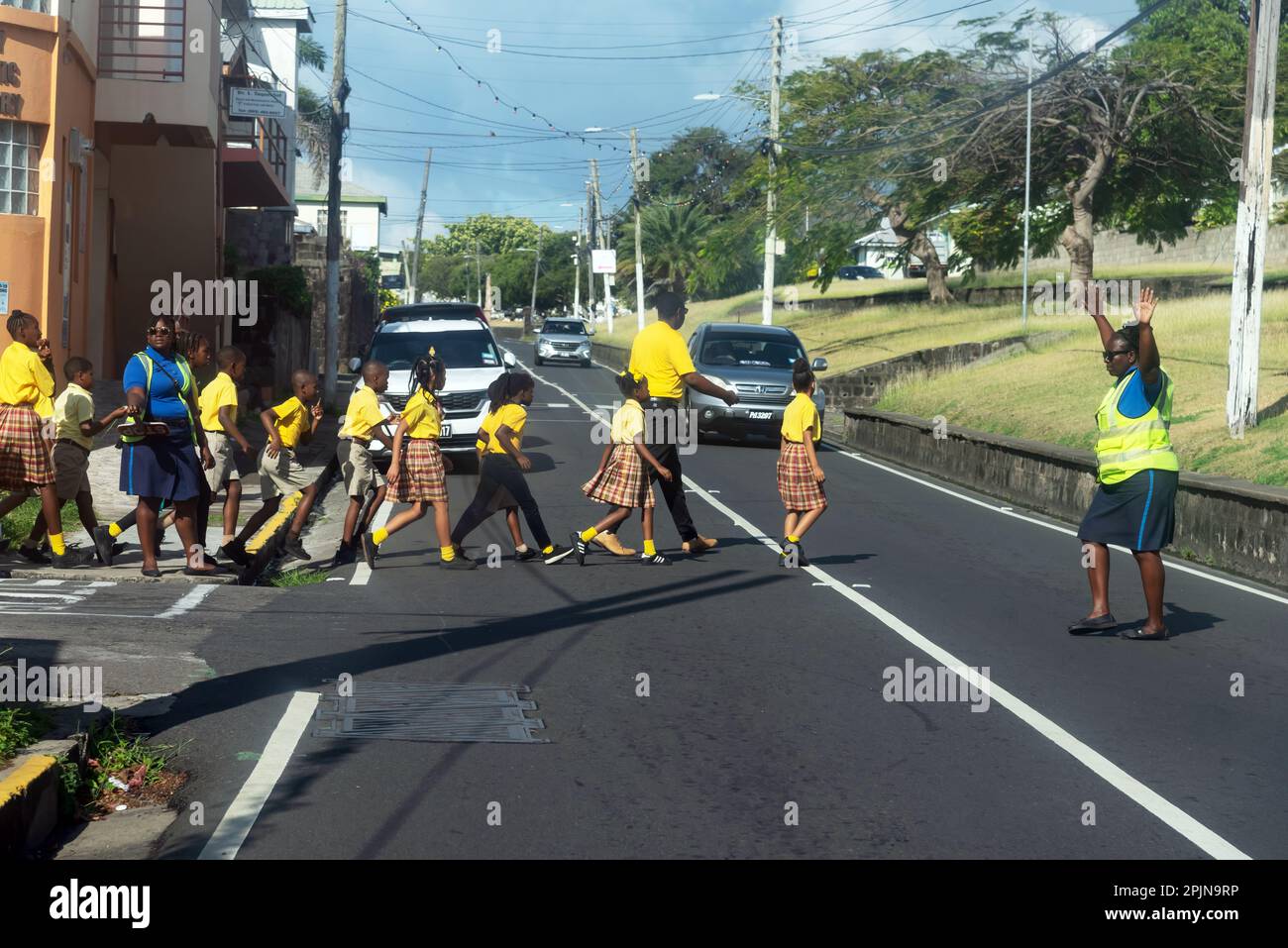 Einheimische Schulkinder in Uniform, Basseterre, St. Kitts Stockfoto