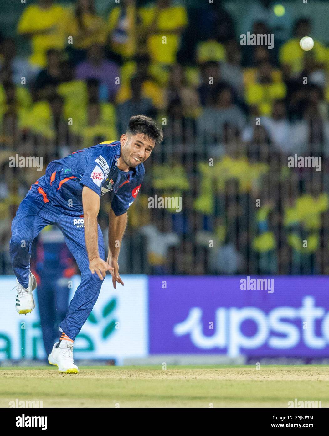 Ravi Bishnoi of Lucknow Super Giants bowls a delivery during the Indian Premier League cricket match between the Chennai Super Kings and the Lucknow Super Giants in Chennai, India, Monday, April 3, 2023. (AP Photo/ R. Parthibhan) Stockfoto