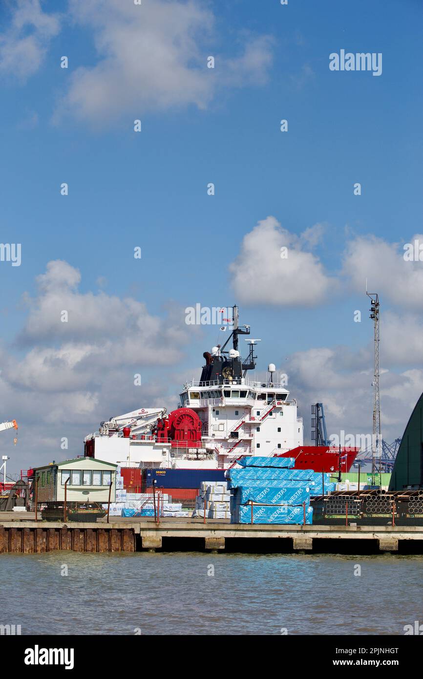 Anker-Transportschiff Assister liegt am Navyard Dock Harwich Essex. Stockfoto