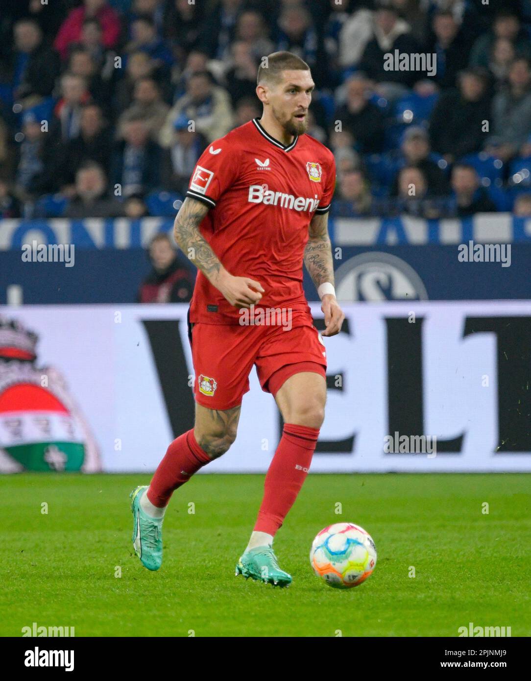 Veltins Arena Gelsenkirchen Deutschland, 1,4.2023, Fußball: Bundesliga Season 2022/23, Matchday 26, Schalke 04 (S04), Blue vs Bayer 04 Leverkusen (B04), Red - Robert Andrich (B04) Stockfoto