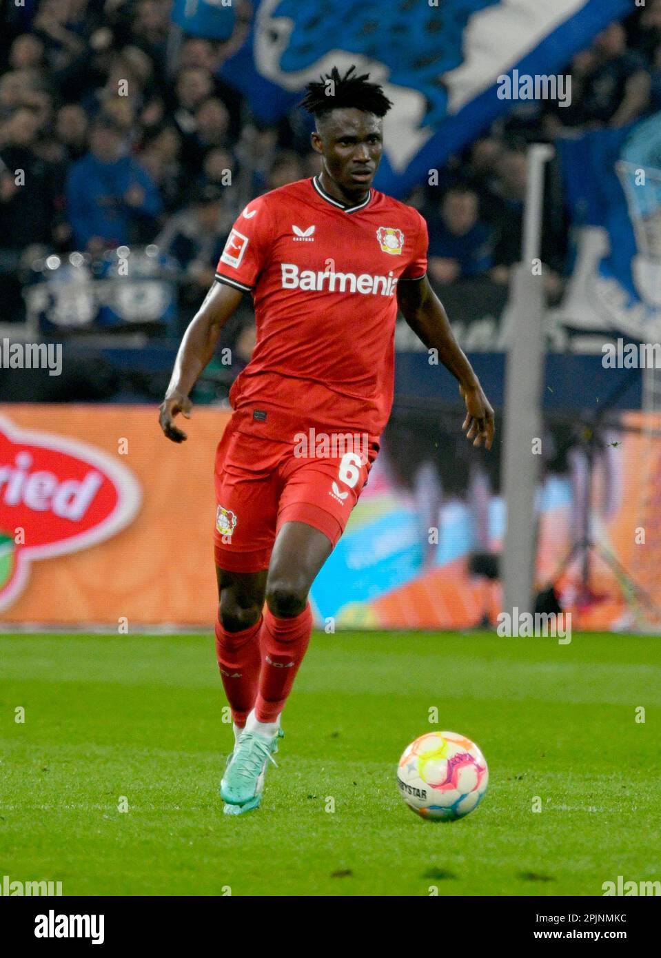 Veltins Arena Gelsenkirchen Deutschland, 1,4.2023, Fußball: Bundesliga Season 2022/23, Matchday 26, Schalke 04 (S04), Blue vs Bayer 04 Leverkusen (B04), Red - Odilon Kossounou (B04) Stockfoto