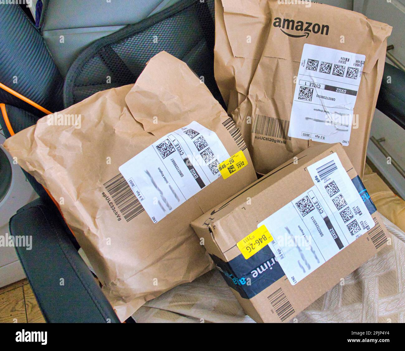 amazon Prime Online-Einkaufspakete Stockfoto