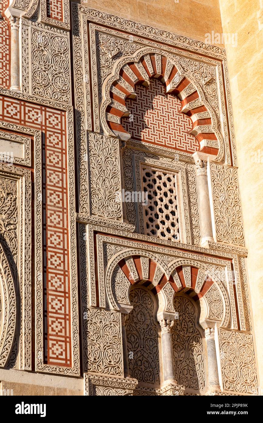 Außenwand der Moschee – Kathedrale von Cordoba und umliegende Galerie, Cordoba, Andalusien, Spanien, Südwesteuropa Stockfoto